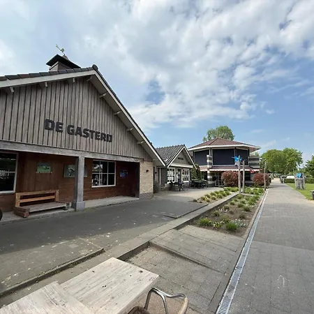 Luxury 8-person Waterfront Veluwe With Private Hot Tub Sauna And Air Conditioning Апартаменты