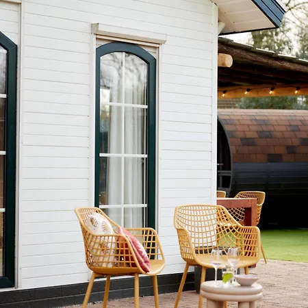 Luxury 8-person Waterfront Veluwe With Private Hot Tub Sauna And Air Conditioning Апартаменты *
