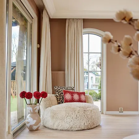 Luxury 8-person Waterfront Veluwe With Private Hot Tub Sauna And Air Conditioning Апартаменты *