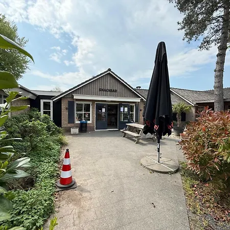 Luxury 8-person Waterfront Veluwe With Private Hot Tub Sauna And Air Conditioning Апартаменты Вортхёйзен