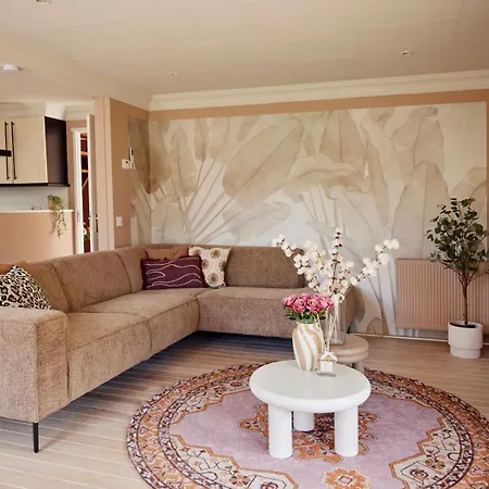 Luxury 8-person Waterfront Veluwe With Private Hot Tub Sauna And Air Conditioning Апартаменты *