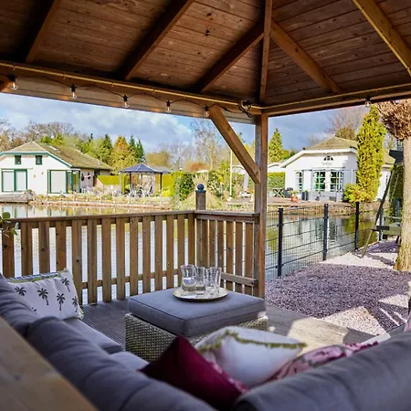 Luxury 8-person Waterfront Veluwe With Private Hot Tub Sauna And Air Conditioning