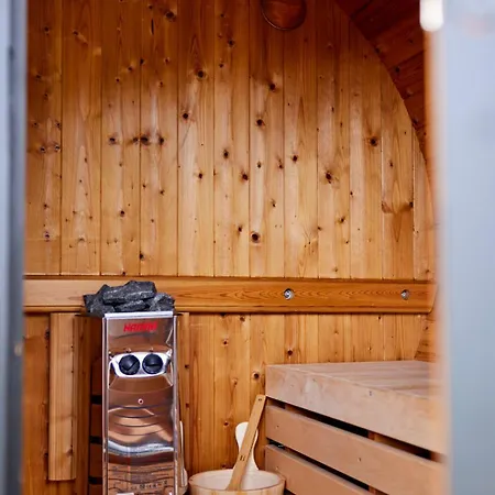Luxury 8-person Waterfront Veluwe With Private Hot Tub Sauna And Air Conditioning