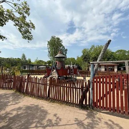 Luxury 8-person Waterfront Veluwe With Private Hot Tub Sauna And Air Conditioning *