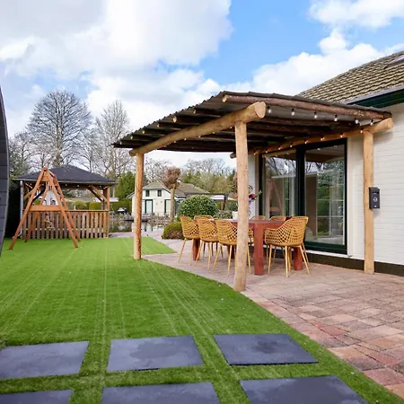 Апартаменты Luxury 8-person Waterfront Veluwe With Private Hot Tub Sauna And Air Conditioning