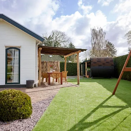 Luxury 8-person Waterfront Veluwe With Private Hot Tub Sauna And Air Conditioning Вортхёйзен