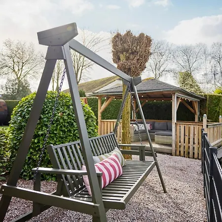 Luxury 8-person Waterfront Veluwe With Private Hot Tub Sauna And Air Conditioning Voorthuizen