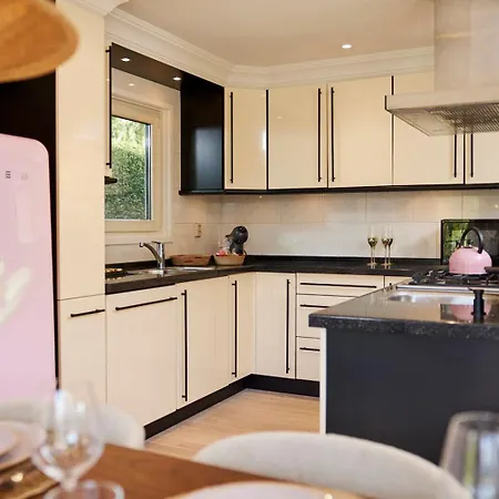Luxury 8-person Waterfront Veluwe With Private Hot Tub Sauna And Air Conditioning Апартаменты Вортхёйзен