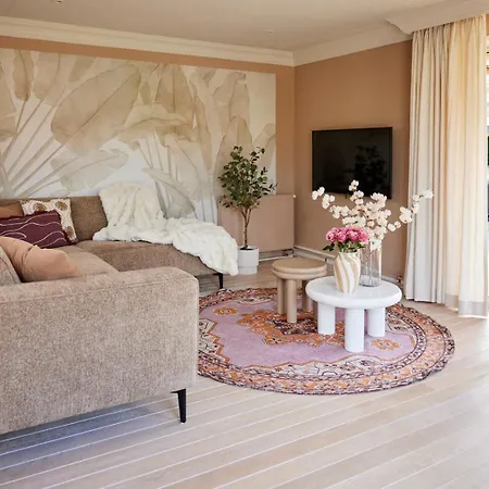 Luxury 8-person Waterfront Veluwe With Private Hot Tub Sauna And Air Conditioning * Вортхёйзен